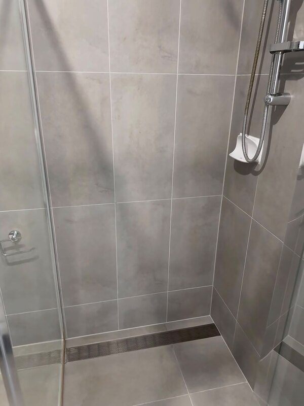 Shower after professional cleaning